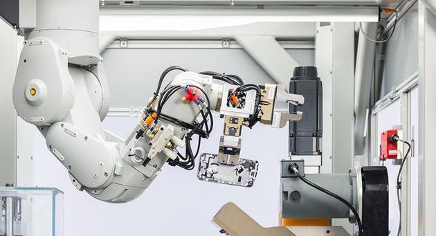 科技巨头新战场 华为、谷歌、亚马逊争相开发家用机器人，自动化设备迎来黄金时代